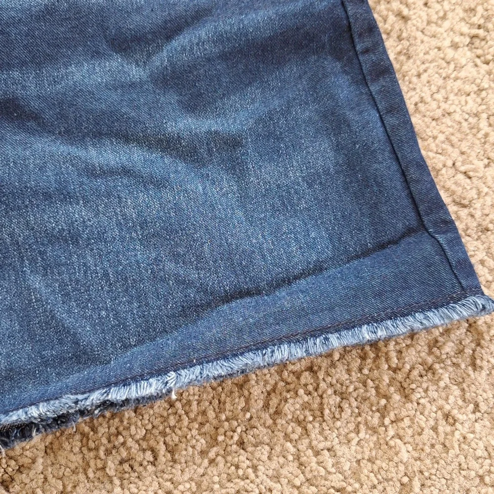 Old Navy NWT High Rise Adjustable Waist Dark Wash Rolled Raw Hem Shorts Plus 20